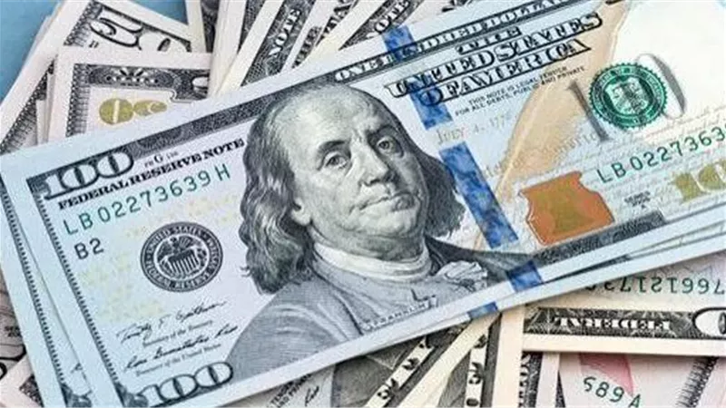 سعر العملة الأمريكية في 5 بنوك