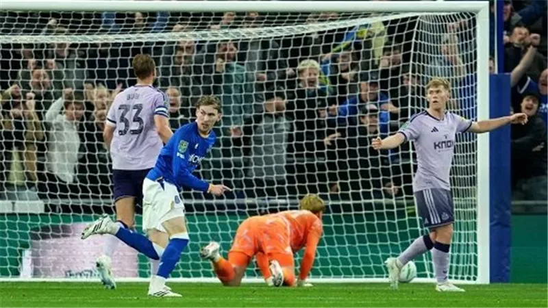 إيفرتون يكتسح نيوكاسل بثلاثية ويتأهل إلى ربع نهائى كأس كاراباو 