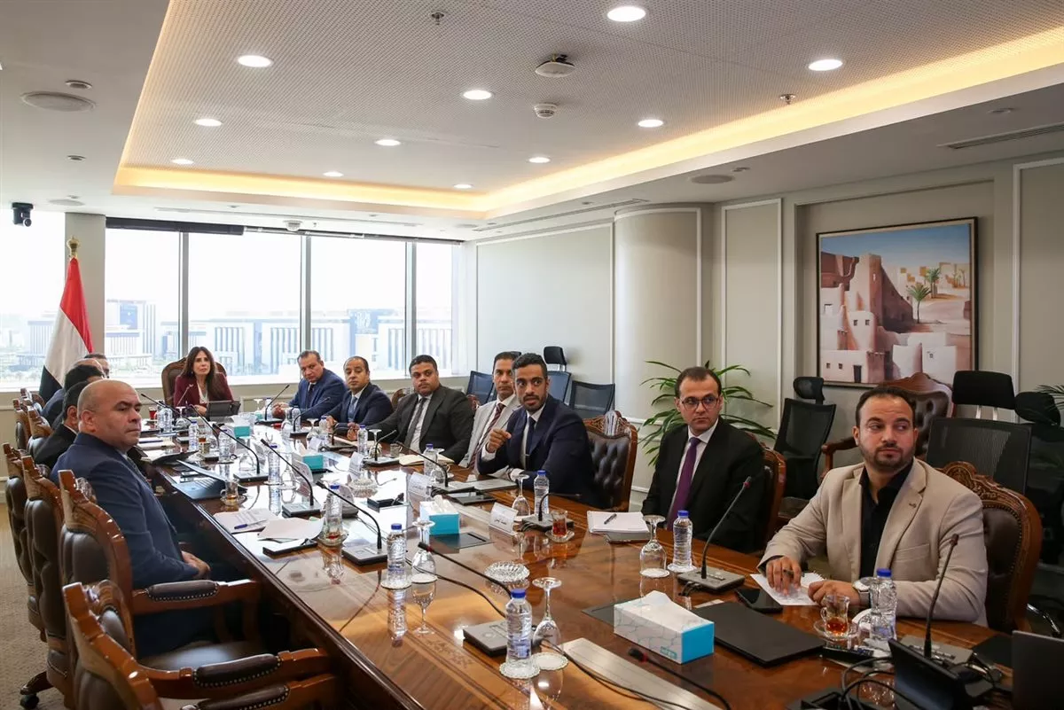 وزيرة الإسكان تستعرض موقف مشروعات الشراكة بين هيئة المجتمعات العمرانية الجديدة والقطاع الخاص 