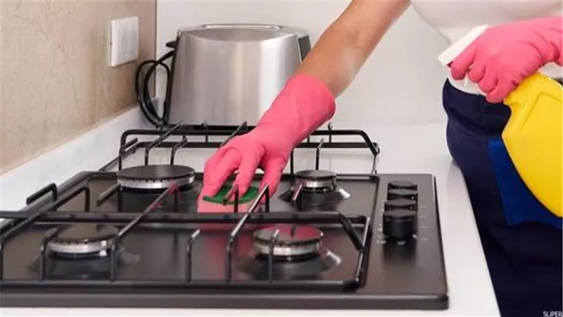 نصائح فعالة لتنظيف دهون البوتاجاز المتراكمة 