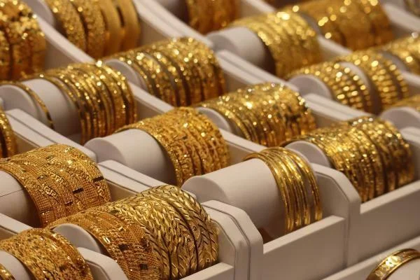  تذبذب أسعار الذهب عالميًا بعد تثبيت الفائدة الأمريكية.. وارتفاع  محلي بمنتصف تعاملات اليوم  