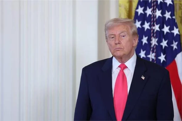  ترامب يطالب الكونجرس بفرض رسوم جمركية على إيران 