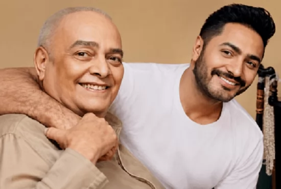 محمد حماقى ينعى والد تامر حسنى
