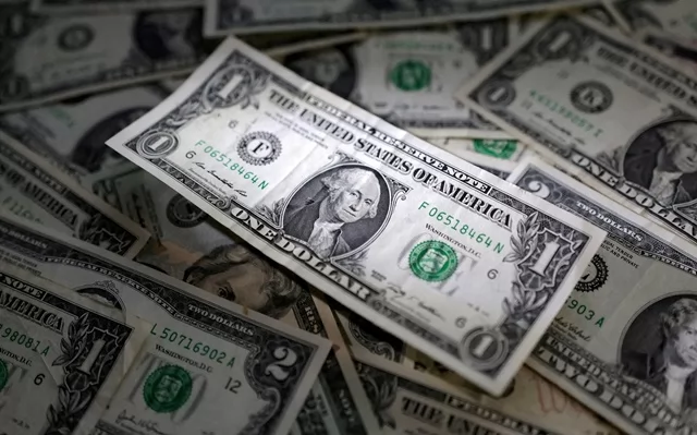 الدولار يستقر قرب أعلى مستوى في أسبوعين.. والين يتجاوز 160 