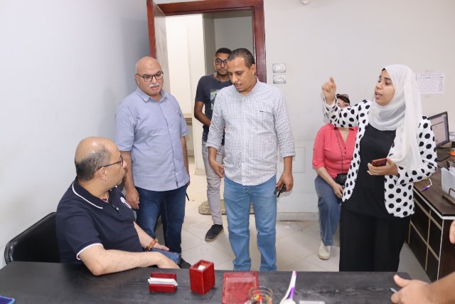 رئيس مياه اسيوط فى زيارة مفاجئة للشركة الخدمية بمنفلوط