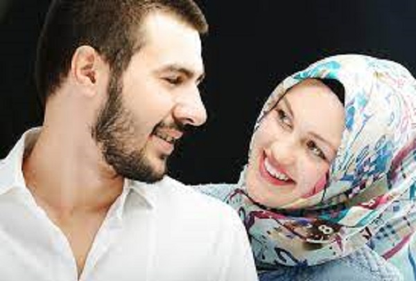 تقبيل الرجل زوجته فى نهار رمضان ارتفع بحكمه العلماء لهذه الدرجة 