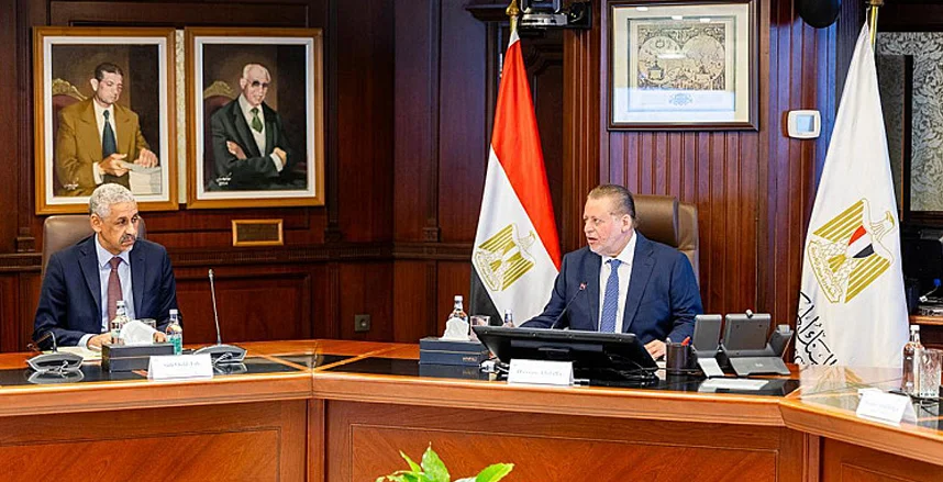 محافظ البنك المركزي يبحث مع رئيس بنك التنمية الإفريقي تعزيز التعاون وتمويل مشروعات التنمية