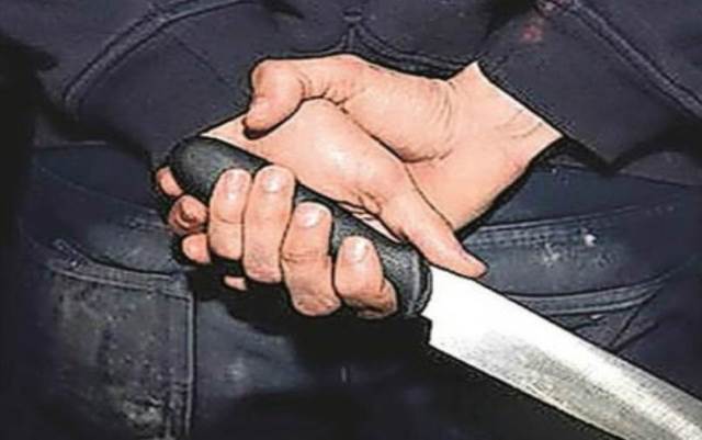 إصابة شاب بجرح طعنى فى مشاجرة بالشرقية