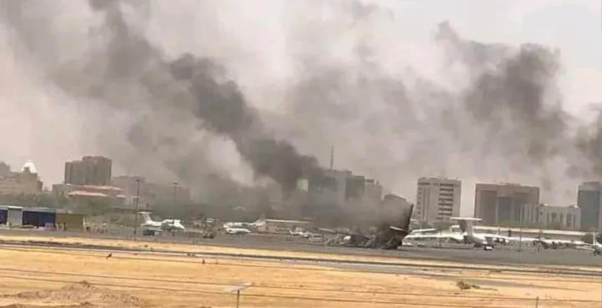 مصر تدين بأشد العبارات استهداف مطار الخرطوم وتحذر من اتساع رقعة الصراع 
