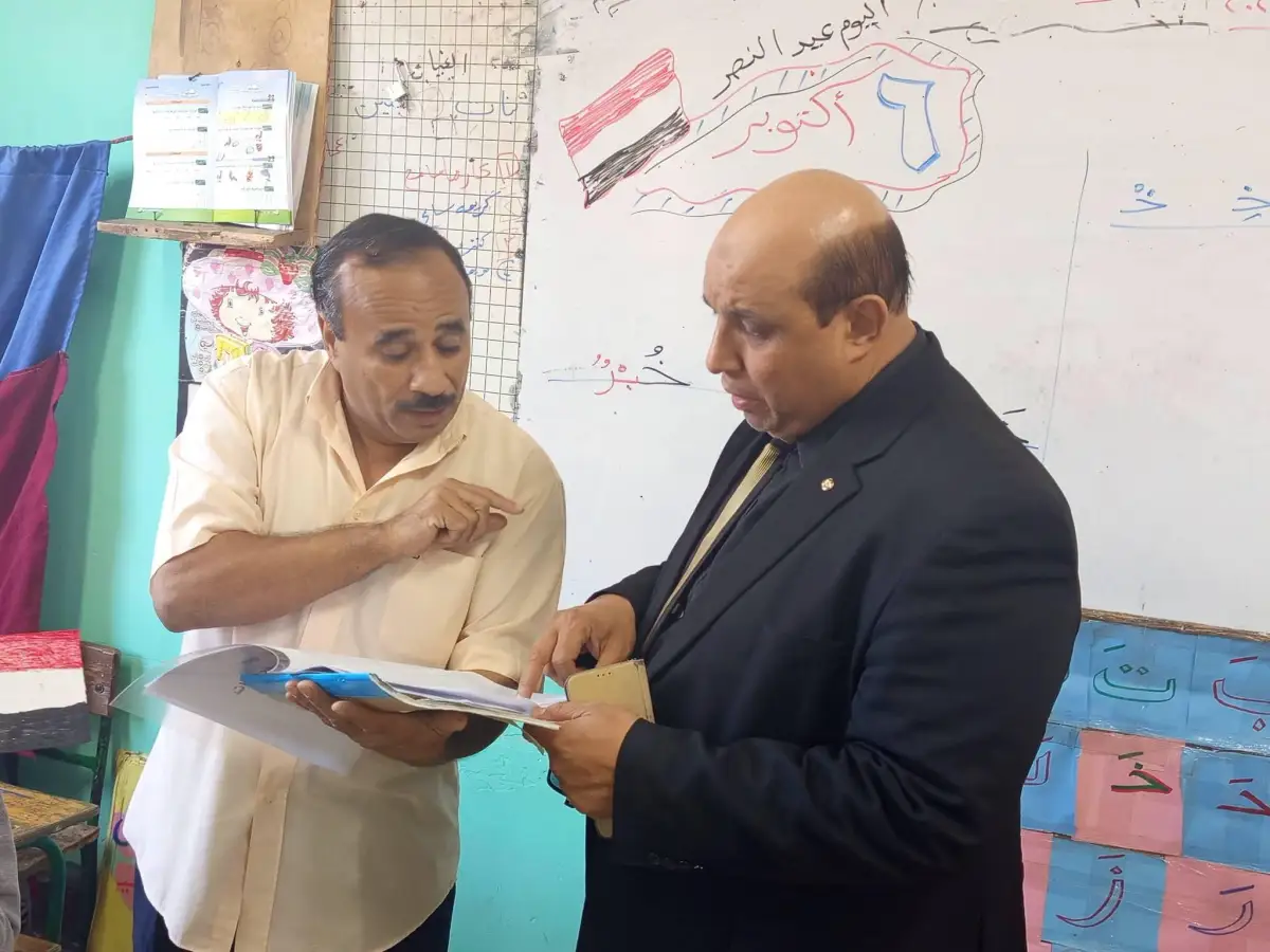 مدير أوسيم التعليمية يشارك الطلاب ذكرى حرب أكتوبر خلال جولاته الميدانية 