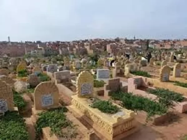 آداب زيارة القبور.. أفعال تسرُّ الموتى وأخرى تؤذيهم