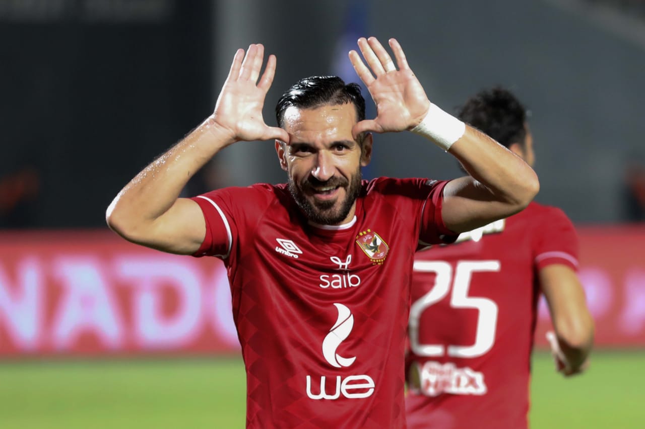 اول رسالة من على معلول الى نجم الاهلى الجديد