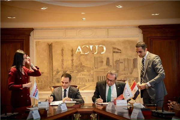 العاصمة الإدارية توقع عقد تطوير مجمع صناعي متكامل باستثمارات 120 مليون دولار 