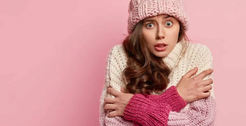 11 سببًا محتملًا لشعورك بالبرد باستمرار