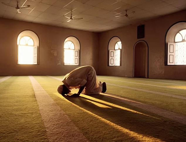 مواقيت الصلاة اليوم الأحد 9-8-2026