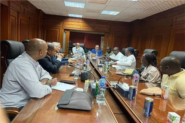 اتحاد منتجي الدواجن يبحث مع وفد أوغندي فرص التعاون وزيادة الصادرات