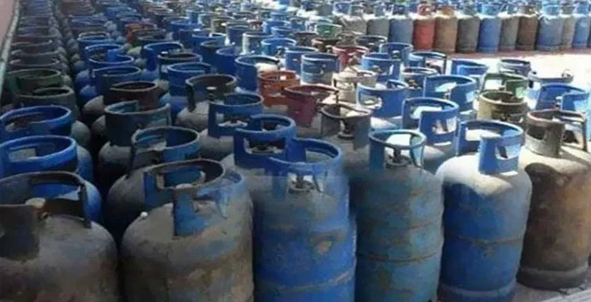 البترول تكشف حقيقة وجود مياه داخل إحدى أسطوانات البوتاجاز المنزلية