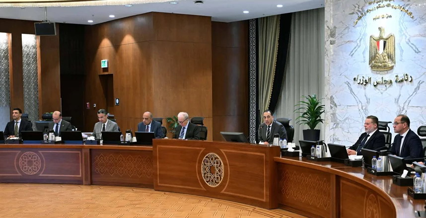 رئيس الوزراء يترأس لجنة إدارة الأزمات.. وزير التموين: الاحتياطي الاستراتيجي من السلع آمن