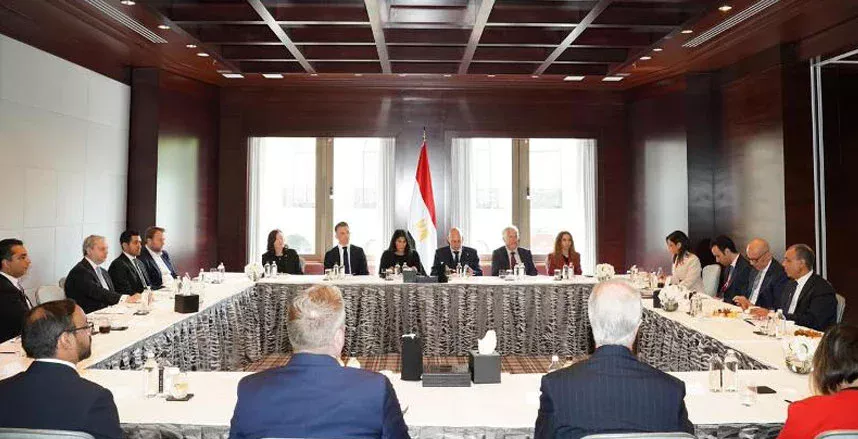 وزير الخارجية يؤكد حرص مصر على جذب الاستثمارات البريطانية